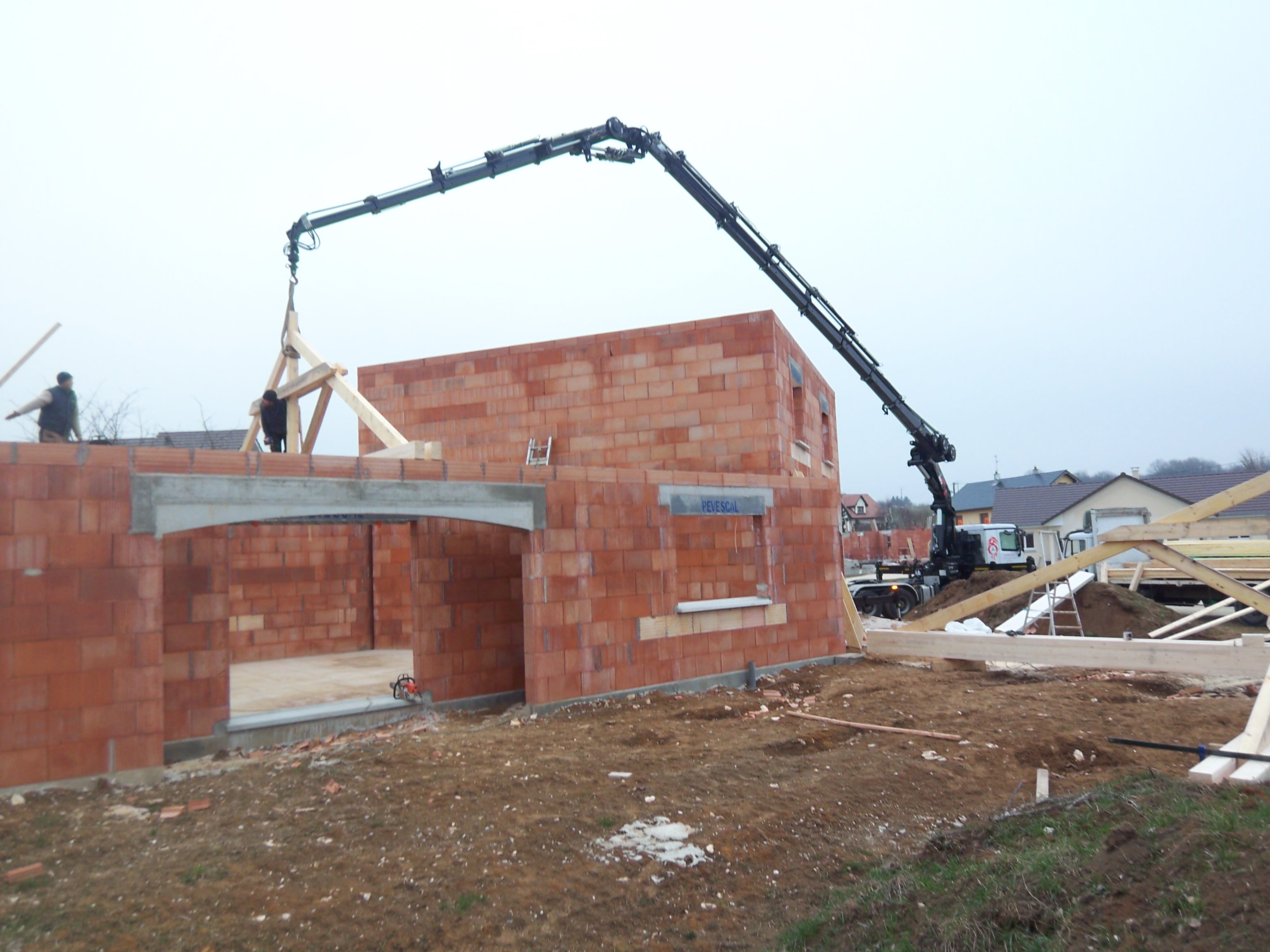 grue pour toiture difficile